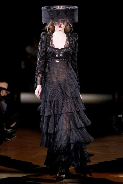 Look 10